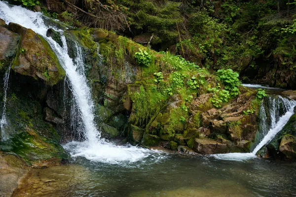 Waterfall in the Carpathians — Stock Photo, Image