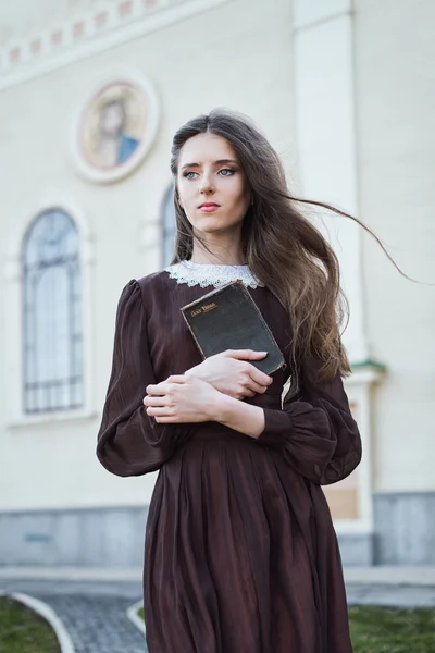 Young woman holding a bible — Stock Photo, Image