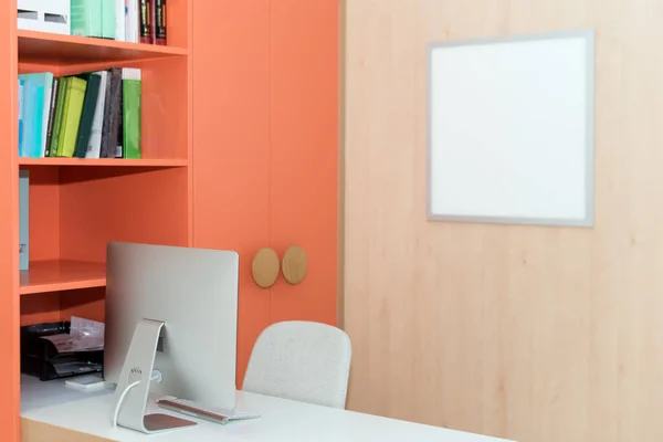 Local Trabalho Confortável Com Computador Moderno Mesa — Fotografia de Stock