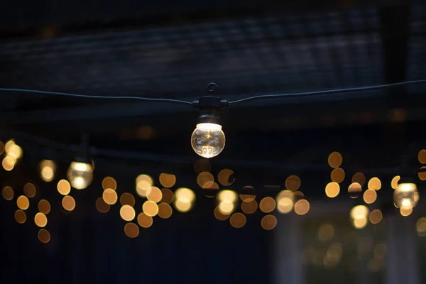 Guirlandes Lampe Électrique Avec Des Ampoules Différentes Tailles Suspendues Dans — Photo