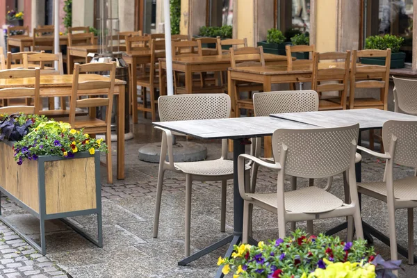 Prázdný Stůl Venkovní Kavárně Nebo Restauraci Stoly Židle Kavárně Turistické — Stock fotografie