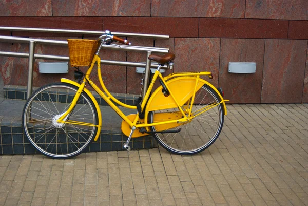 Bicicleta amarela — Fotografia de Stock