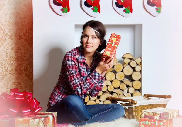 Young girl with Christmas present — Stock Photo, Image
