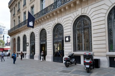 Apple Store on Halevy street in Paris