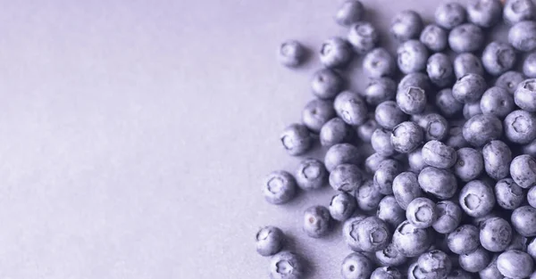 Olgun ve sulu taze el yapımı yabanmersini yakından çekilmiş. Kopyalamak için boşluk.