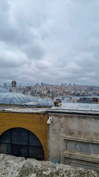 Вид на мечеть Сулеймание Сулеймание Камии. Силуэты мечети Сулеймание в Стамбуле. Османская архитектура — стоковое фото