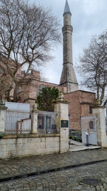 Ayasofya Müzesi 'nde minare, İstanbul, Türkiye. İstanbul 'daki Aya Sofya camii, hindi