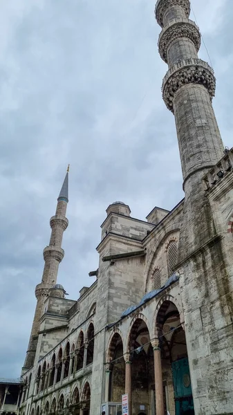 Istambul, Turquia - 11 de março de 2021: Vista exterior da Mesquita Suleymaniye, localizada na Terceira Colina de Istambul — Fotografia de Stock