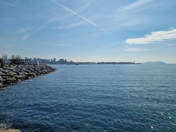 Panorama över Istanbul vid havet — Stockfoto
