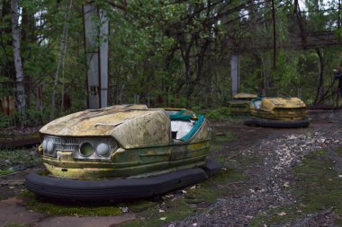 Kuzey Ukrayna 'nın hayalet kasabası Pripyat' taki eski lunaparktaki çarpışan araba 26 Nisan 1986 'daki Çernobil faciasından bir gün sonra tahliye edildi.