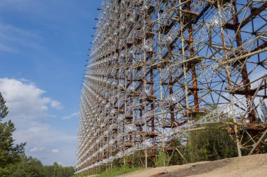 Büyük anten alanı. Sovyet radar sistemi Duga Chernobyl nükleer santral. ABM füze savunma. Anten alanı, ufuk radar. SSCB Abm askeri nesne. Gizli Sovyet Chernobyl -2