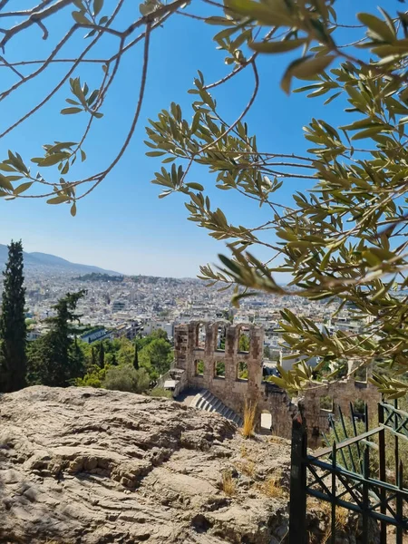 アクロポリスにおけるヘロデス アティカスのオデオン ギリシャのアテネ 人気の旅行先 — ストック写真