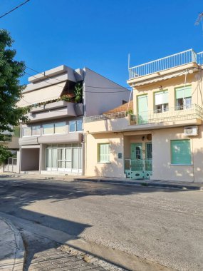 30 Ağustos 2021 Yunanistan. Plaka ilçesinin dar sokaklarındaki renkli evlerin manzarası, Atina, Yunanistan.