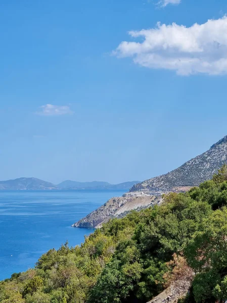 ギリシャの海に囲まれた風景 地中海やギリシャの景色を見ると — ストック写真