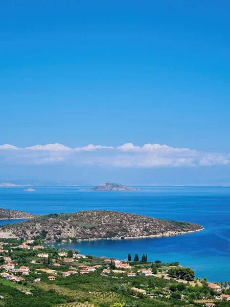 ギリシャの海に囲まれた風景 地中海やギリシャの景色を見ると — ストック写真