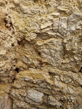 Yunanistan 'da, plajın yakınındaki bir kayada bir cehennem çukuru.