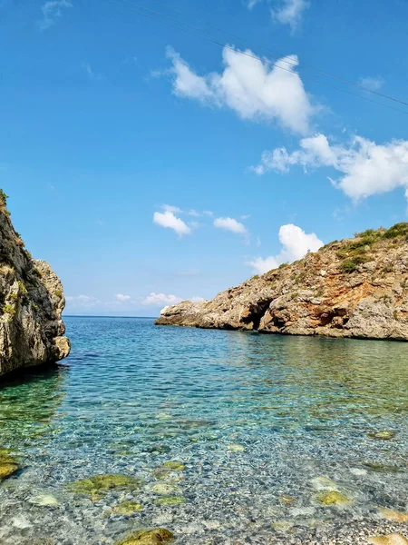 Schöner Weißer Sommerstrand Ionischen Meer Griechenland Mit Sonne Himmel — Stockfoto