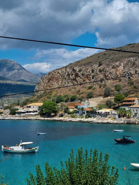 Blick Auf Das Dorf Limeni Mit Fischerbooten Türkisfarbenen Wasser Und — Stockfoto