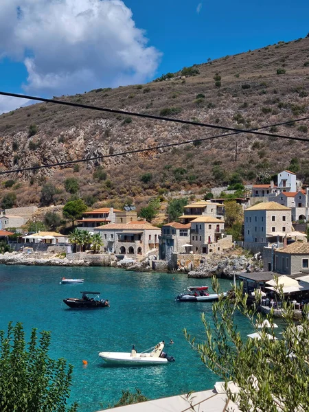 Blick Auf Das Dorf Limeni Mit Fischerbooten Türkisfarbenen Wasser Und — Stockfoto