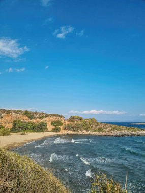 Alonissos Adası, Sporades, Yunanistan 'daki ünlü Agios Dimitrios plajı