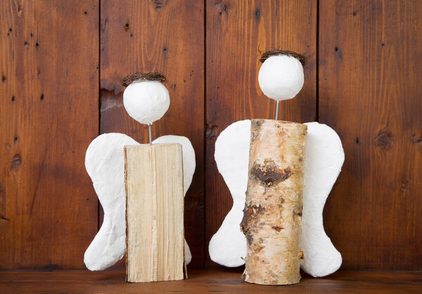 Ангелы ручной работы из дерева
