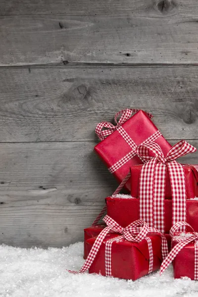 Pile de cadeaux de Noël rouges — Photo