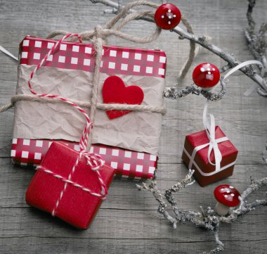 Noel hediyeleri sarılmış kağıt