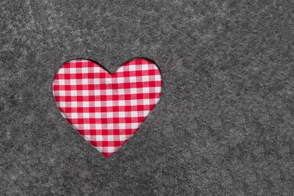 赤と白の市松模様の心 — ストック写真