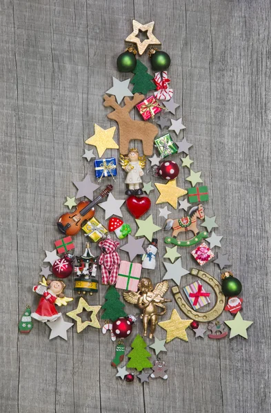 Vánoční strom na dřevěném pozadí — Stock fotografie