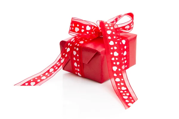 Red box with heart patterned ribbon — Stock Photo, Image