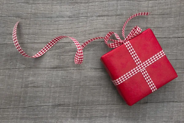 Present wrapped in red paper — Stock Photo, Image