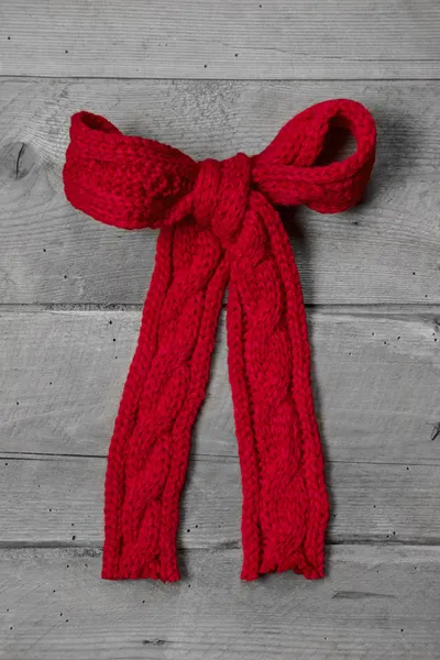 Red knitted bow for present — Stock Photo, Image