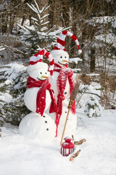 Bonhomme de neige couple en hiver — Photo