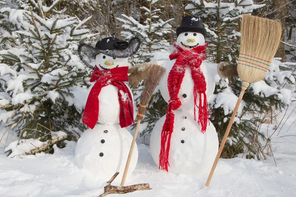 Bonhomme de neige couple en hiver — Photo