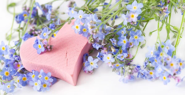 Heart with forget-me-not flowers — Stock Photo, Image