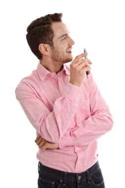 pembe görünümlü yan tutma içinde başarılı çekici bir genç adam