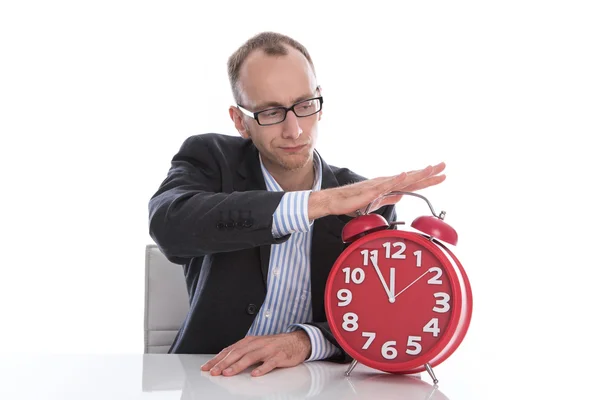 Empresário parar o tempo no relógio vermelho isolado — Fotografia de Stock