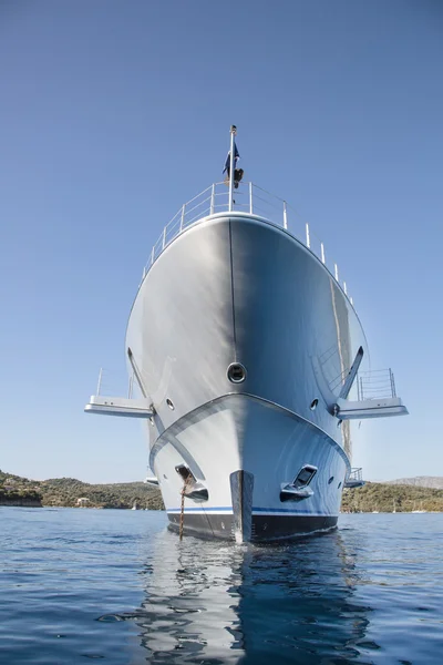 Luksusowy jacht na morzu mediterranea — Zdjęcie stockowe