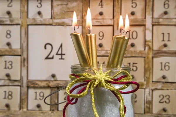 Shabby calendar with burning candles — Stock Photo, Image