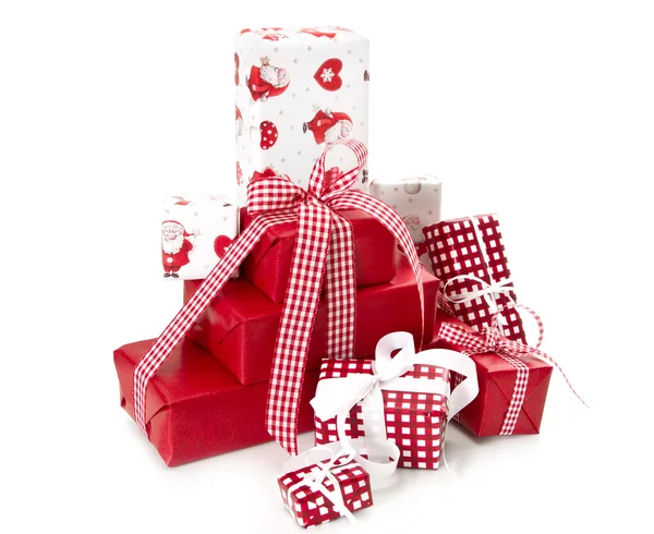 Cajas de regalo aisladas rojas para Navidad — Foto de Stock