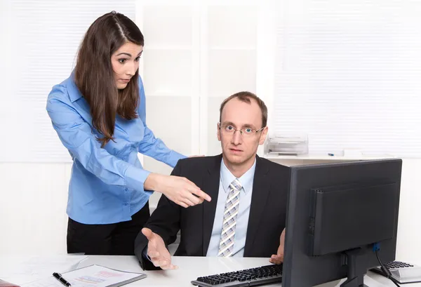 Misunderstanding under men and woman - businessman have a discussion — Stock Photo, Image
