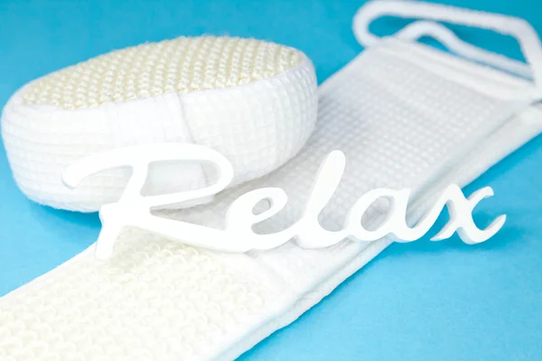 Palabra "relajarse" en la esponja y el fregador — Foto de Stock