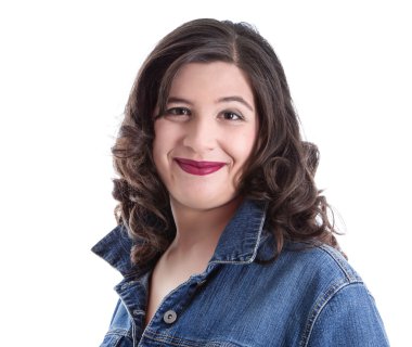 16μελαχρινή νεαρή γυναίκα