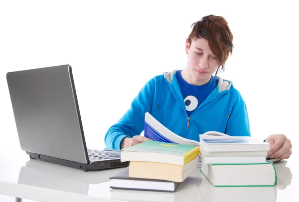 Student studeert met boeken — Stockfoto