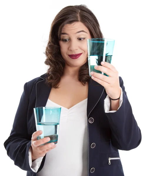 Mujer con vaso de agua medio vacío —  Fotos de Stock