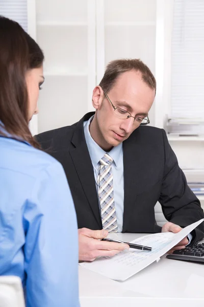 Personal - Rekrutierung. Geschäftsmann im Interview. — Stockfoto