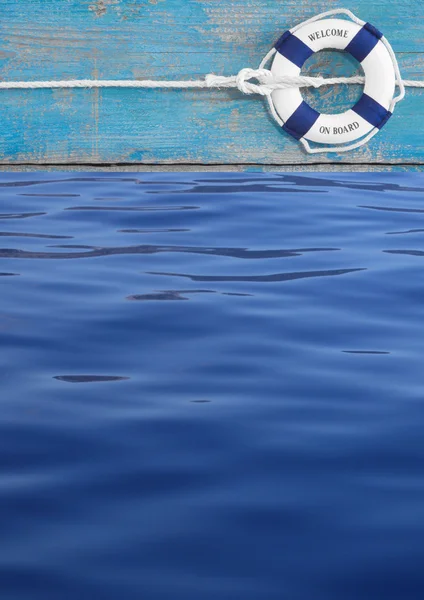 Rettungsring auf Schiff und maritime Dekoration — Stockfoto