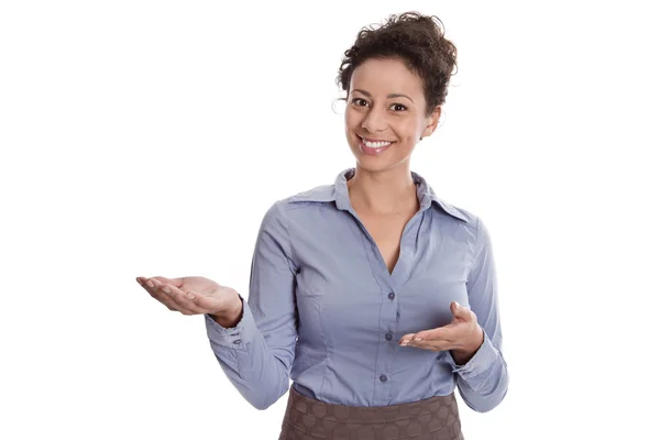 Geïsoleerde en Glimlachende zakenvrouw presenteren met haar handen. — Stockfoto
