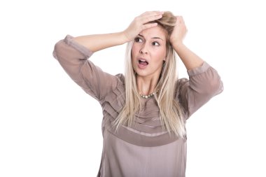 Beyaz backgr kadar sinirli bağıran kadın elleri ile izole