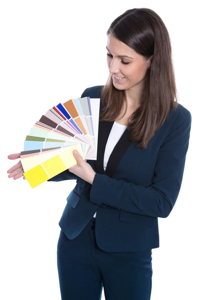 Красивая деловая девушка представляет цветовую палитру, изолированную на белом . — стоковое фото